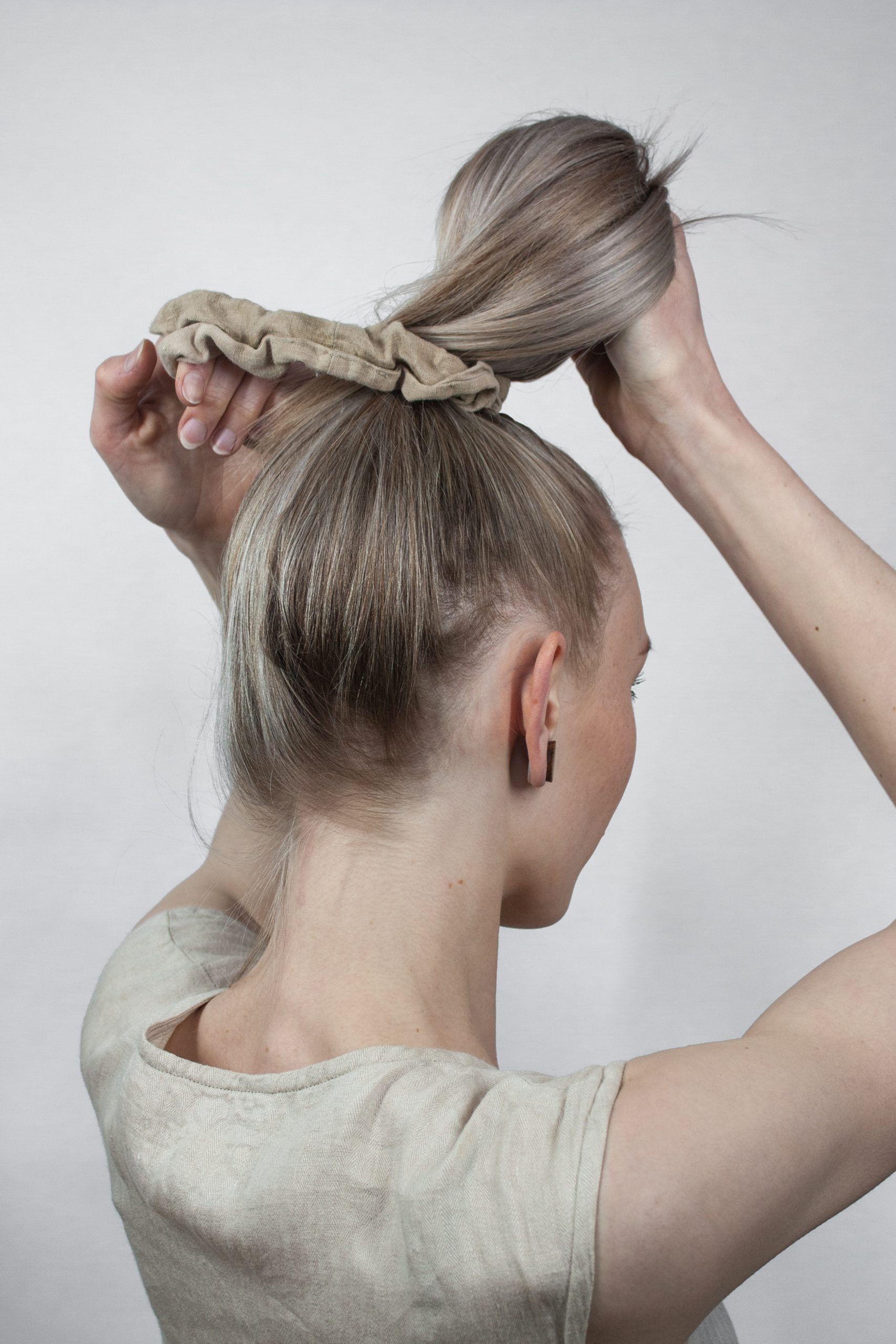 Scrunchie "Kalmia" Pflanzengefärbt – Bild 5